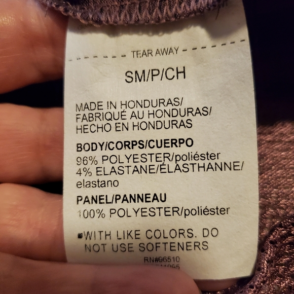 Under Armour Heat Gear heathered top with mesh around the bottom-NWOT - Picture 6 of 9